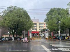 莲湖东路一职高学校正对面商铺出租031