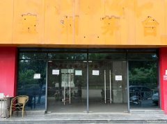 滨江东路钟少白美发隔壁大通间铺主直租087