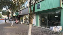 首席一号斜对面两间门面出租136
