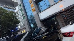 汉江啤酒广场斜对面，万德装饰楼下门面出租